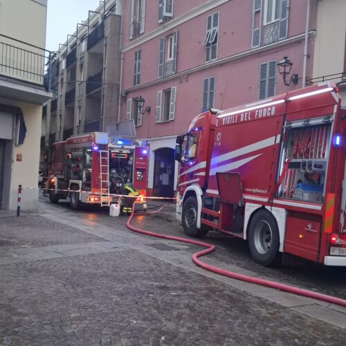 Incendio di due scantinati in via Plana ad Alessandria: sul posto i Vigili del Fuoco