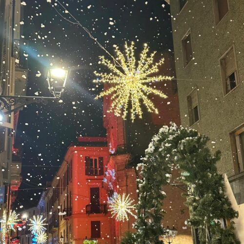 Neve in via San Lorenzo: l’originale idea di una commerciante alessandrina