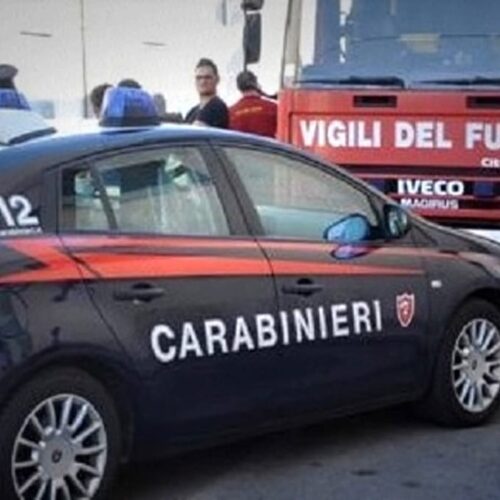 Auto esce di strada sulla Ss10 a Torre Garofoli e finisce contro un albero. Ferite le due persone a bordo