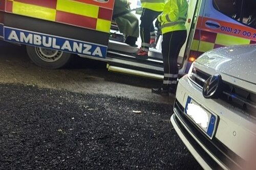 Incidente tra Alessandria e Valle San Bartolomeo tra un’auto e un autocarro: donna lievemente ferita