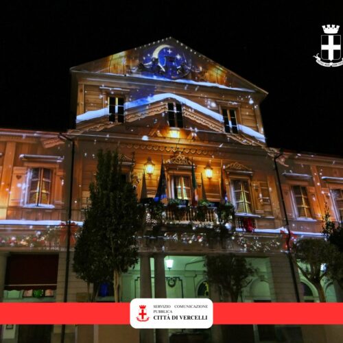 Natale a Vercelli: video mapping su Palazzo di Città e venerdì 19 dicembre la diretta di Radio Gold con gli auguri del Sindaco