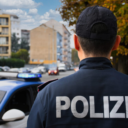 Ruba tv e console per videogiochi dall’oratorio. Arrestato dopo inseguimento in strada Paiola