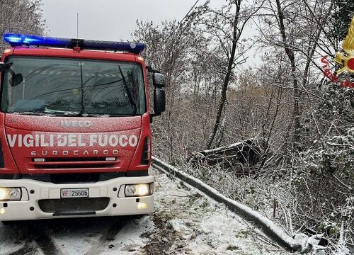 Auto si ribalta sulla SP137 tra Pizzocorno e Sant’Alberto di Butrio, intervengono i Vigili del Fuoco