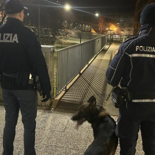 Controlli contro il degrado: sorpreso giovane con martelletto frangivetro e recuperate dosi di hashish