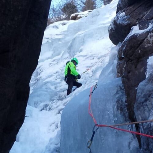 Sciatrice bloccata sulla cascata di ghiaccio Bellagarda: recuperata e messa in salvo