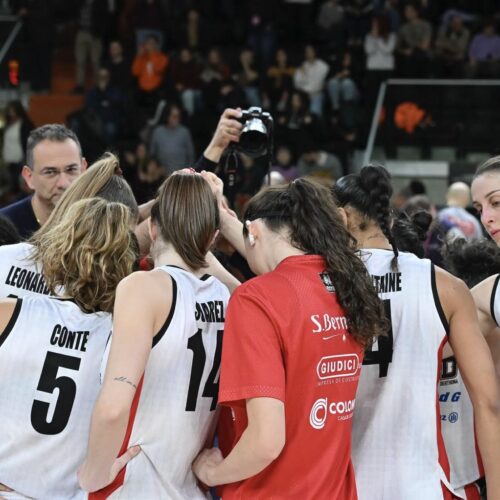 Un grande cuore non basta: Autosped Derthona ko a testa alta. Famila Schio alza la Coppa Italia
