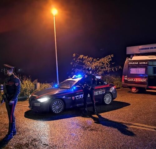 Si mette alla guida dopo aver bevuto e senza aver mai conseguito la patente. Denunciato 27enne a Vigevano