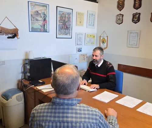 Lo convincono che ha “il malocchio” e lo spingono a spendere oltre 500 euro. Denunciati tre truffatori