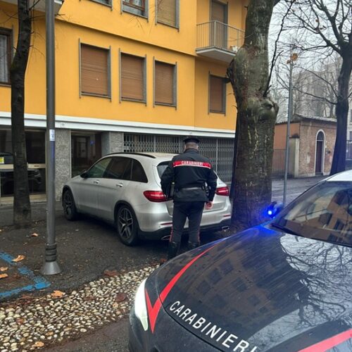 Sorpreso a rubare su un’auto in sosta: fermato dai Carabinieri a Voghera