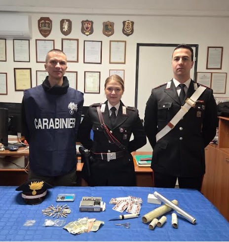 Sorpreso a spacciare a Vigevano. 19enne trovato con hashish, cocaina e pastiglie di Lyrica