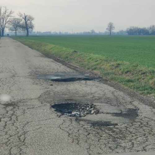 Altre segnalazioni di “enormi buche” lungo le strade del territorio