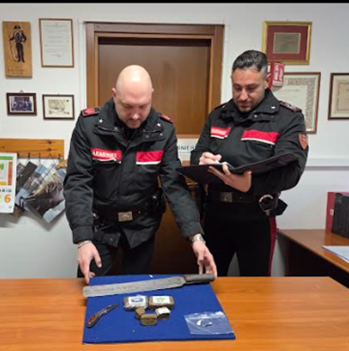 Carabinieri intervengono per tentativo di suicidio e scoprono la droga