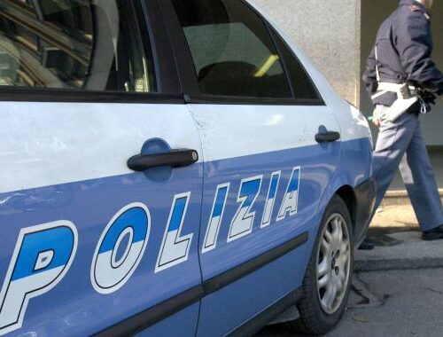 Minaccia un vicino di casa impugnando un coltello: denunciato