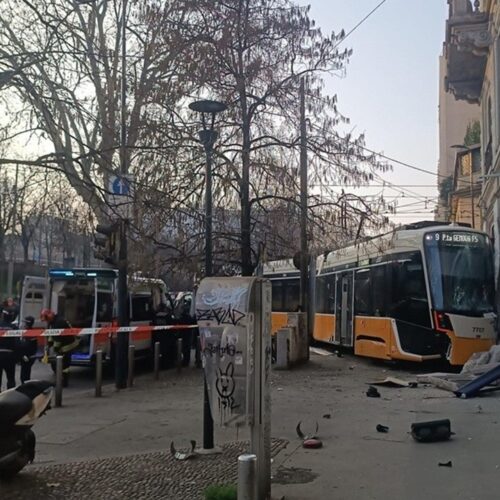 Tram deragliato a Milano. Una delle due vittime era di Vigevano