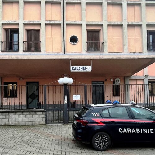 Aggredisce una donna per rubarle la borsa. Fermato e arrestato dai Carabinieri