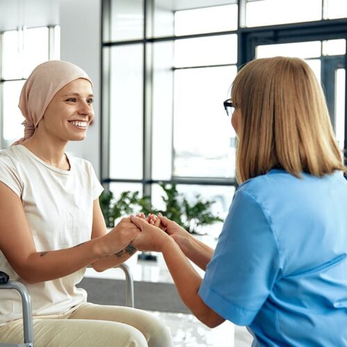 Lombardia rifinanzia bando per parrucche per pazienti oncologici: contributi anche per la dermopigmentazione