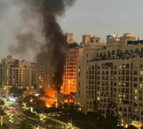 Missili anche su Dubai: “L’Iran manda un messaggio chiaro colpendo la bolla di sicurezza del Golfo”