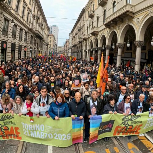In migliaia a Torino per il corteo di Libera per tutte le vittime innocenti delle mafie