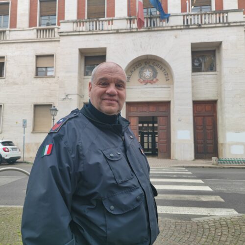 Salva una donna pronta a gettarsi nel vuoto, la guardia giurata del Tribunale: “Meravigliato di me stesso”