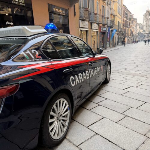 Calci e pugni alla madre di 92 anni: arrestato a Bereguardo per tentato omicidio