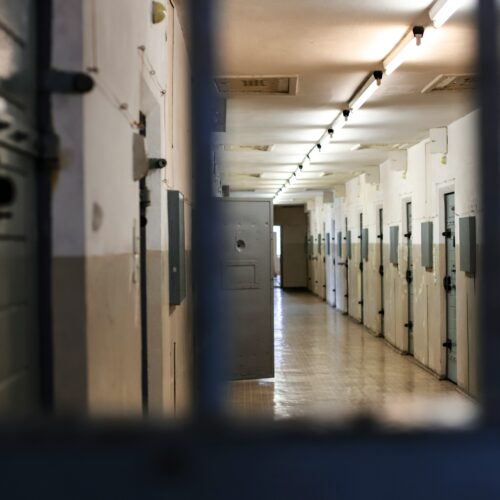 Evaso dal carcere minorile il 17enne che aveva seminato il panico ad Acqui Terme