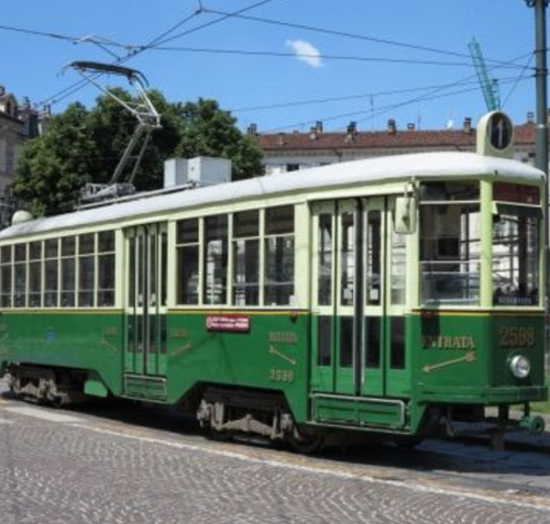 A Torino rivive il fascino dei tram d’epoca.  Riprendono i viaggi sui binari storici della città