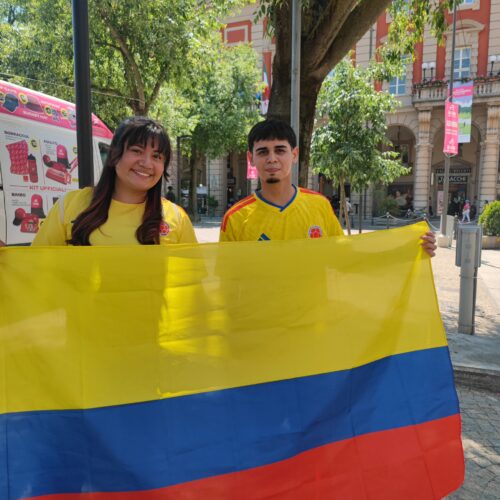Al Giro per tifare i connazionali Bernal e Rubio: le emozioni dei giovani colombiani Camila e Daniel