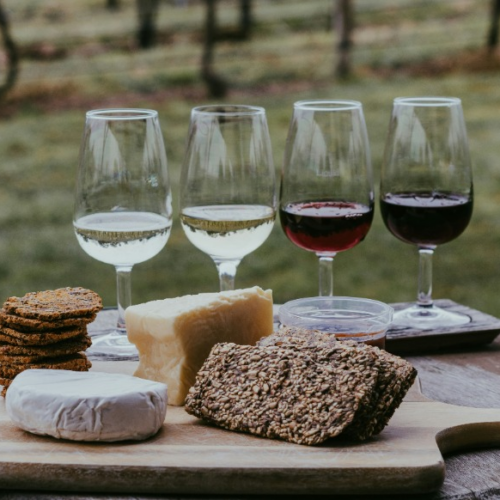 Sag­re e fiere del weekend in Piemonte: vino, fiori e tradizioni animano borghi e città dall’8 al 10 maggio