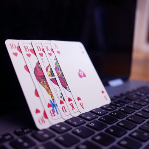 Gioco d’azzardo: un miliardo speso in provincia nel 2025. A Novi aumento anomalo del gioco online: +30 milioni