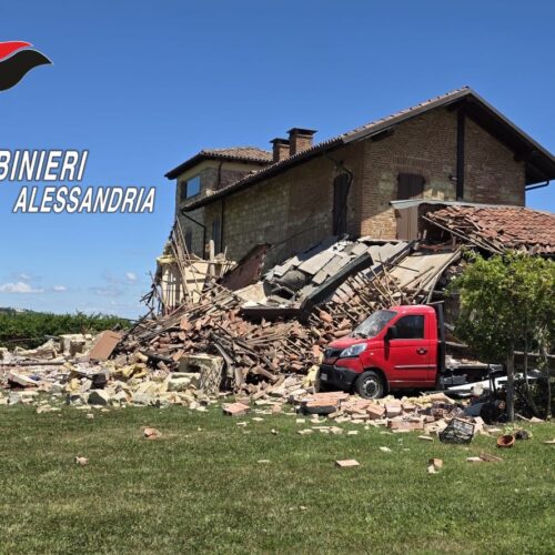 Esplode una bombola di gas e crolla parte di una cascina ad Altavilla Monferrato: un uomo ferito