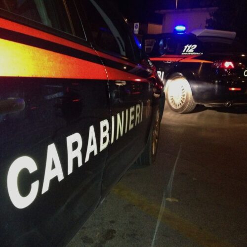 La denuncia di una 16enne: “Violentata nel parcheggio della discoteca”. Indagini nel Pavese