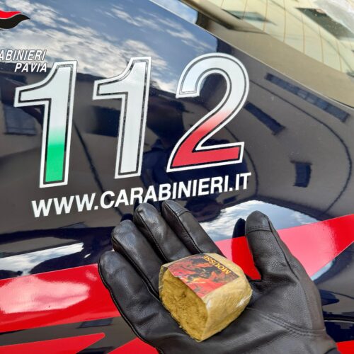 Sorpreso vicino alla stazione di Pavia con 60 grammi di hashish: denunciato un ragazzo