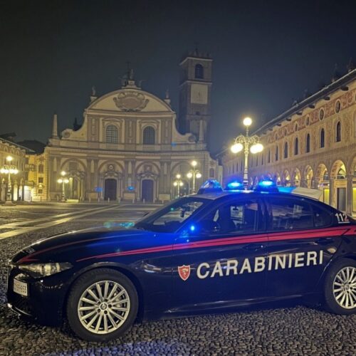 Alla guida senza aver mai conseguito la patente e con 8 grammi di cocaina a bordo