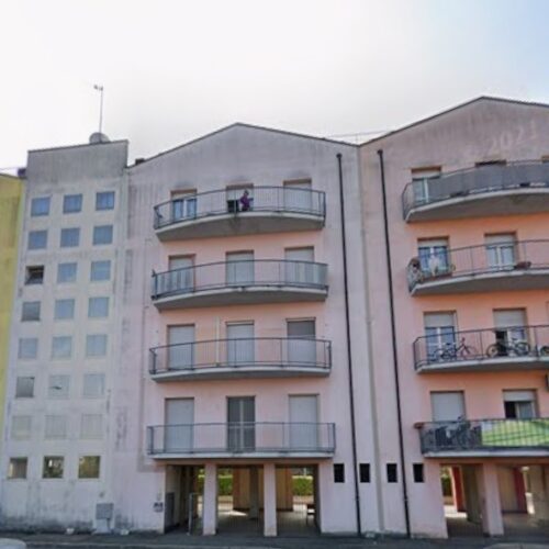 Ascensore rotto in un condominio di alloggi popolari in via Nenni, Atc: “Lavori non a carico degli inquilini”