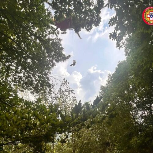 Escursionista caduto in Valle Orco, nel Torinese: soccorso con il verricello