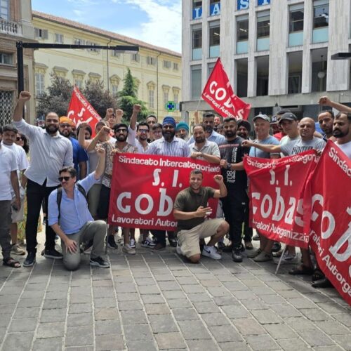 Sospeso lo sciopero davanti al magazzino In’s di Tortona, Si Cobas: “Allontanato chi intimidiva i lavoratori”