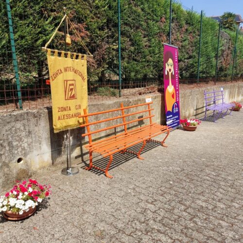 Bergamasco dedica una passeggiata a Magda Piccarolo e inaugura le panchine del rispetto contro la violenza sulle donne