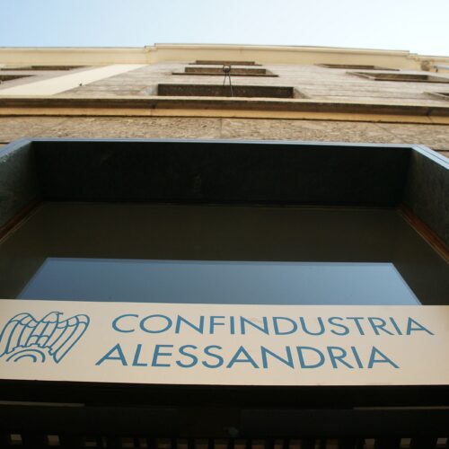 Diversificazione dei fornitori e nuovi accordi contro il caro energia. Così le imprese affrontano gli effetti delle guerre