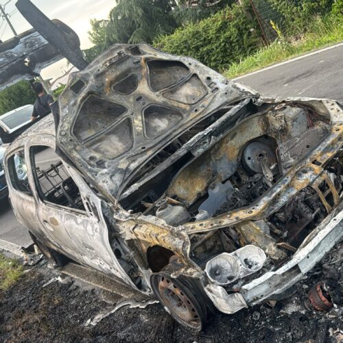 Auto in fiamme a Castellar Guidobono: l’intervento dei Vigili del Fuoco