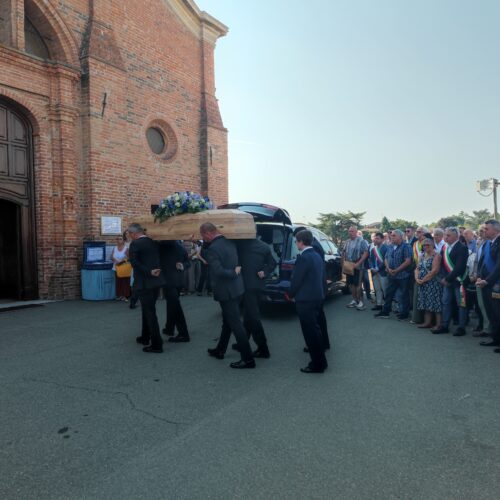 L’addio di Oviglio al sindaco Tonino Armano: “Ha seminato tanto, nell’impegno per i cittadini”