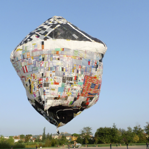 A Morsasco prende forma il Museo Aero Solar: arte e sostenibilità nella “mongolfiera terrestre” fatta di sacchetti di plastica