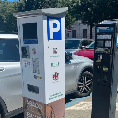 Ad Alessandria scatta la nuova gestione dei parcheggi. Operativi i nuovi parcometri e gli addetti al controllo della sosta