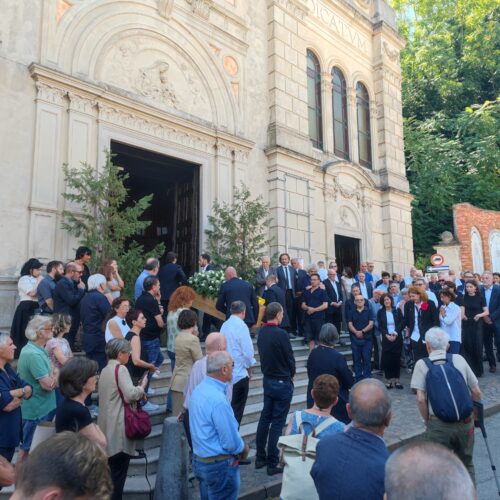 “Un grande e umile maestro. Per lui lo sport era una scuola di vita”: a San Salvatore i funerali di Peo Luparia