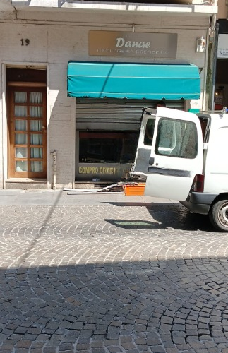 Spaccata nella notte alla gioielleria Danae di Casale: “Residenti affacciati minacciati di morte”