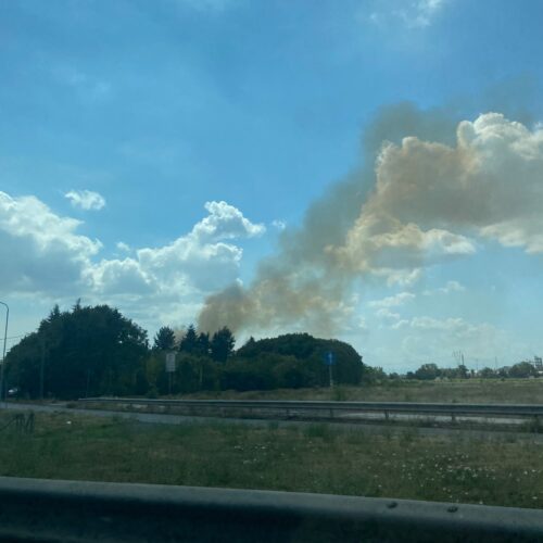 Colonna di fumo  nei pressi della statale a Spinetta