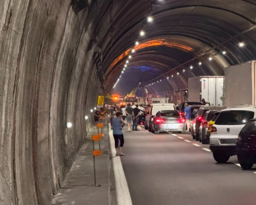 Camion ribaltato sulla A26 tra Ovada e Masone, in direzione Genova: autostrada riaperta