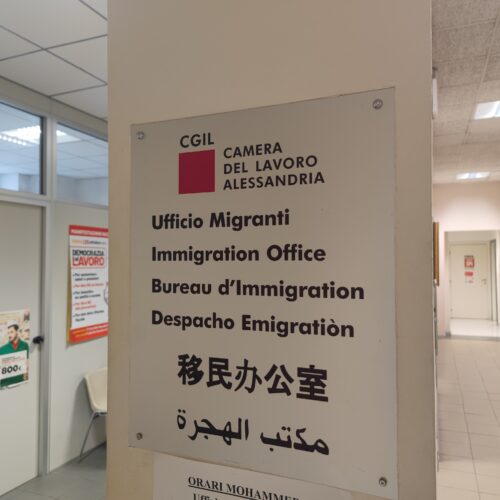 “Tanti migranti sfruttati”: l’allarme di Cgil e Comunità S. Benedetto nella provincia piemontese con più stranieri