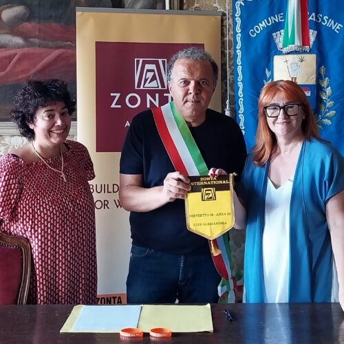 Violenza di genere: Cassine firma il Patto di Zonta e ospiterà la mostra “Com’eri vestita?”