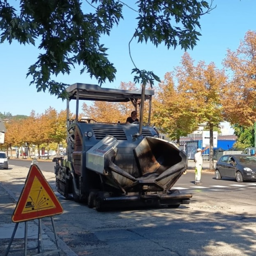Nuovo attraversamento pedonale rialzato davanti alla scuola media “Dante” a Casale Monferrato 