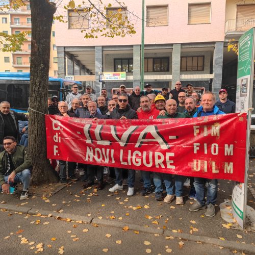 Ex Ilva di Novi, il presidio dei lavoratori in viale Saffi: “Rincuorati dalla solidarietà dei cittadini”